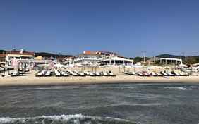 Das Strandhotel Blue Senses - rechts Haus A, dahinter Haus B (nicht im Bild), links im Bild das Haus C
